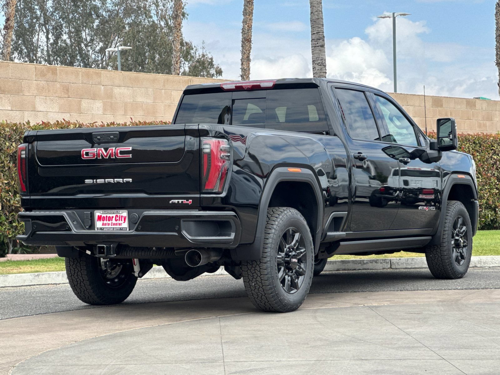 New 2026 GMC Sierra 2500 AT4 w/ AT4 Premium Plus Package AWD/4WD image 4