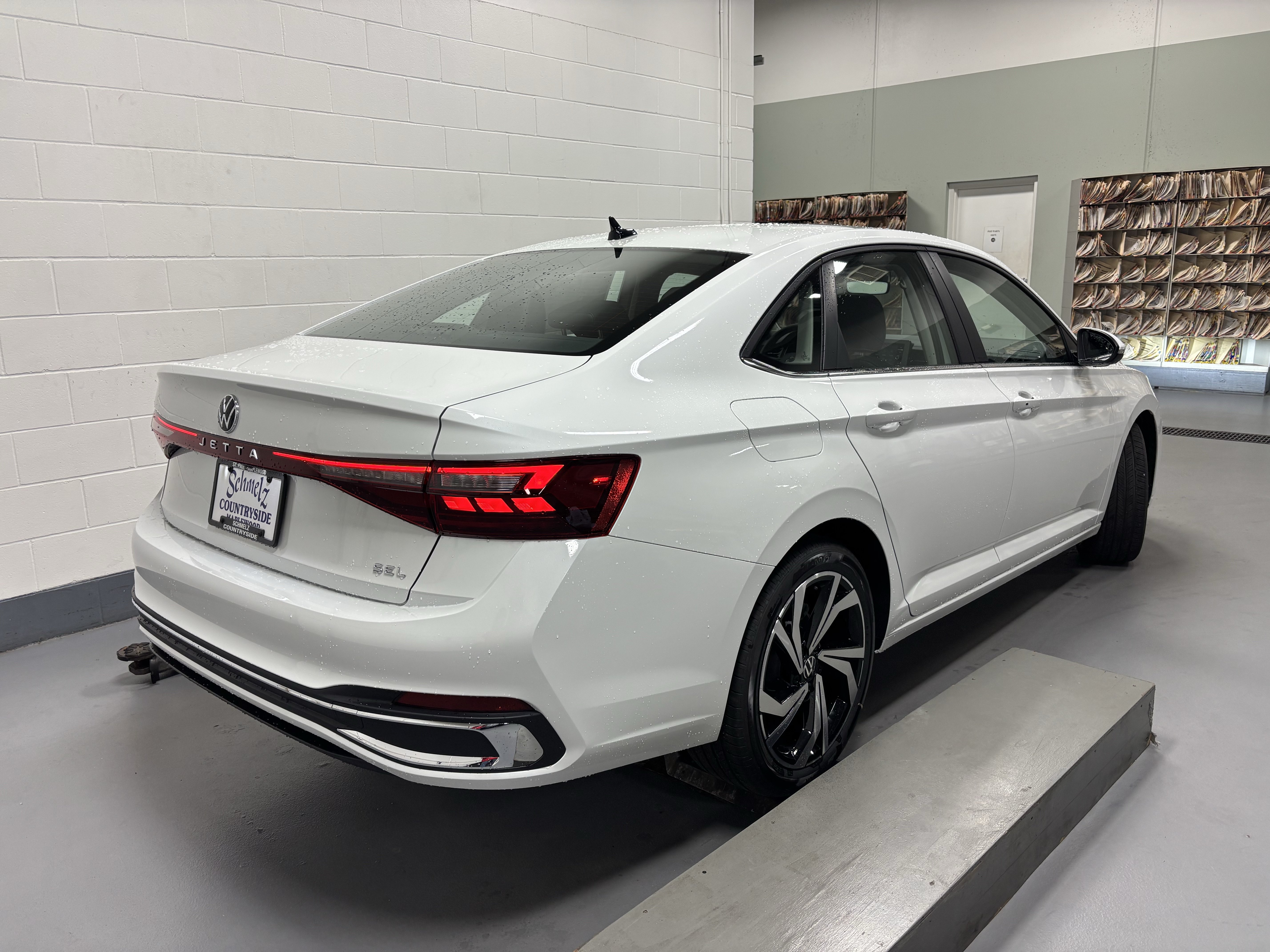 Used 2026 Volkswagen Jetta SEL FWD image 9