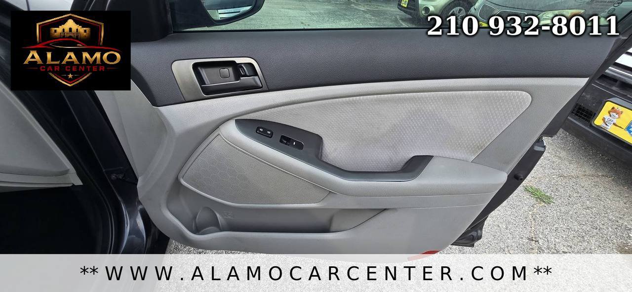 Used 2011 Kia Optima LX FWD image 18