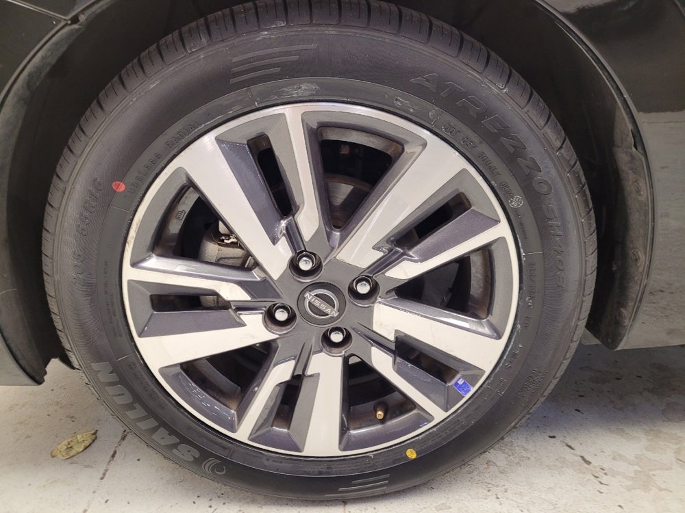 Used 2023 Nissan Versa SV image 31