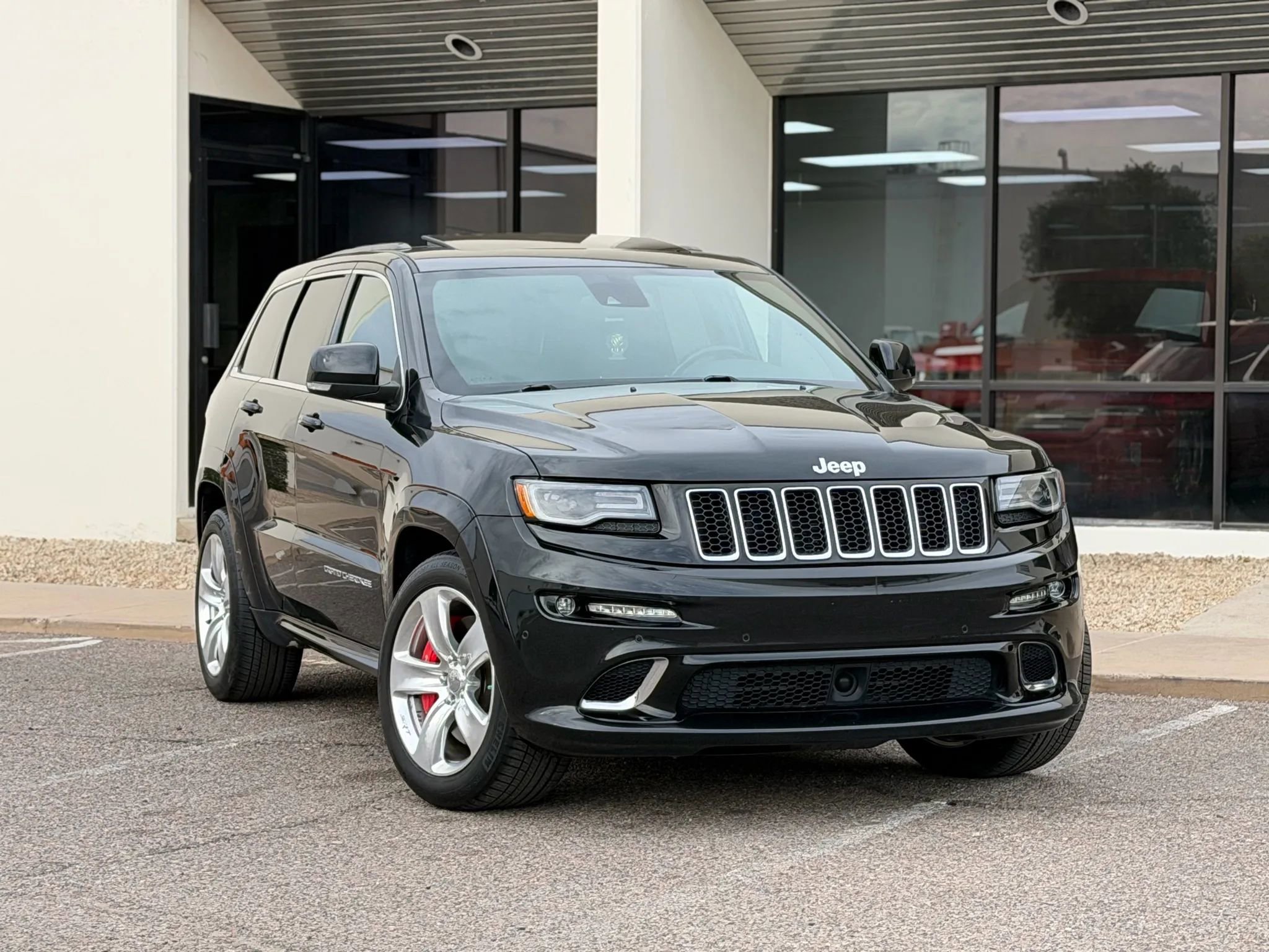 Used 2015 Jeep Grand Cherokee SRT w/ Luxury Group II image 7