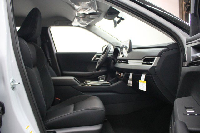 New 2026 Mitsubishi Outlander ES FWD image 18