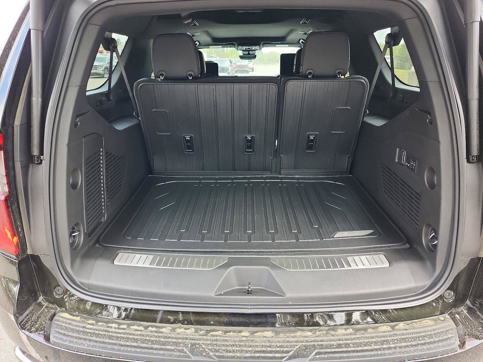 New 2026 GMC Yukon XL AT4 w/ AT4 Premium Plus Package AWD/4WD image 8