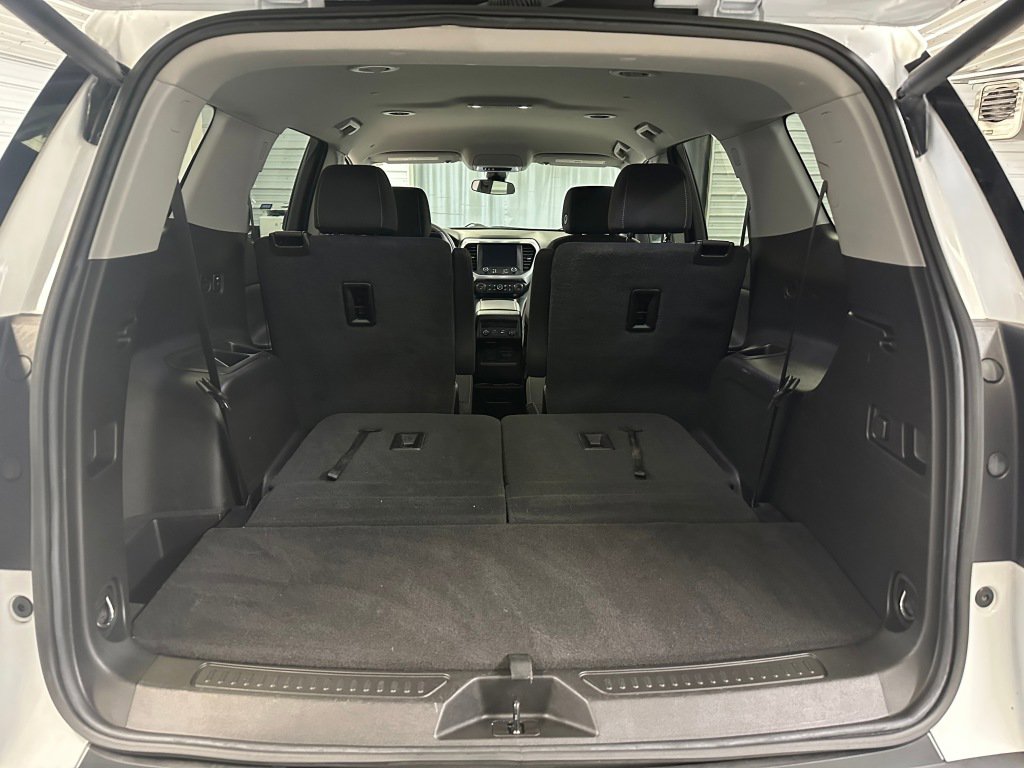 Certified 2023 GMC Acadia SLE w/ Driver Convenience Package image 25