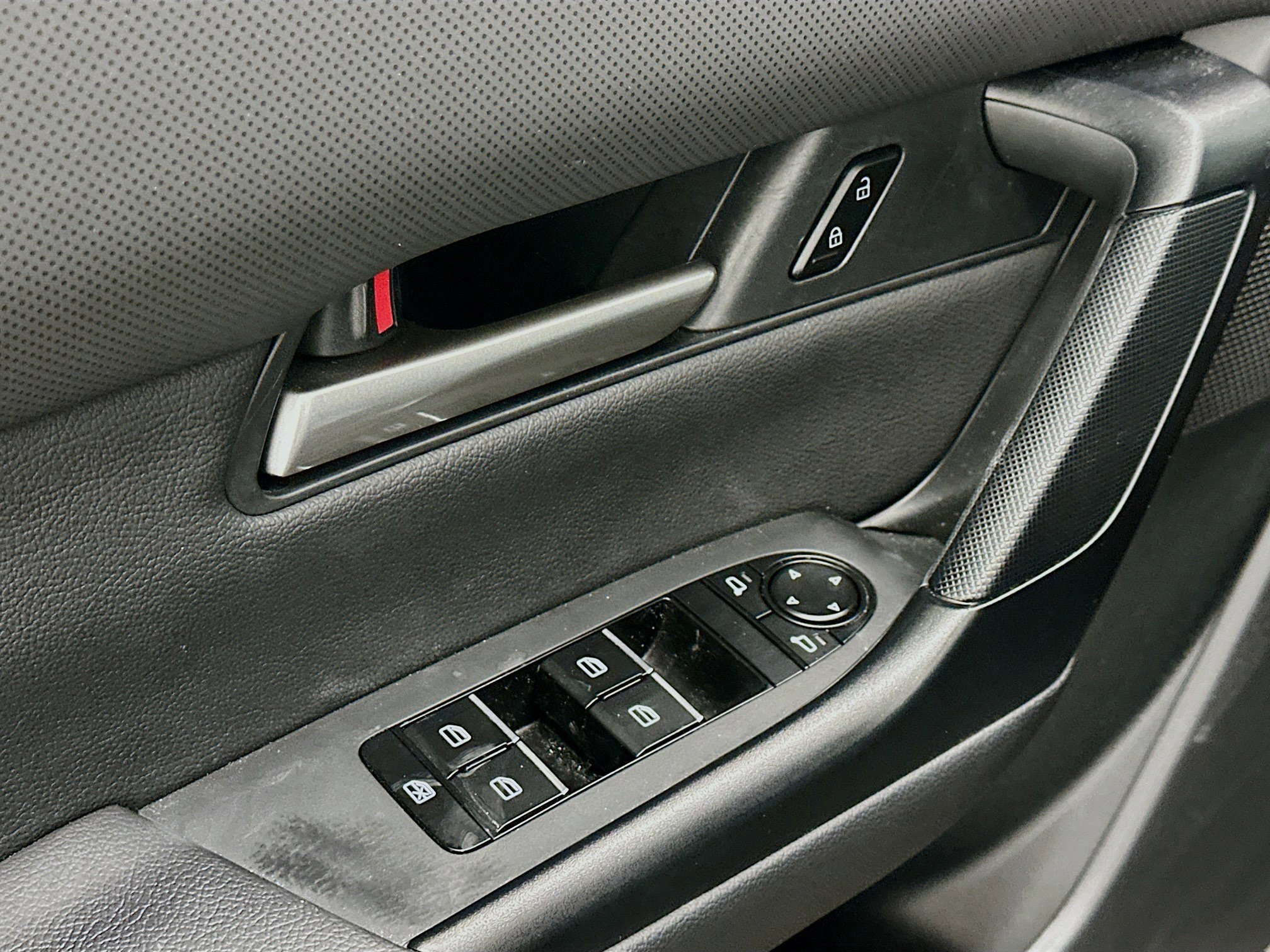 Used 2025 MAZDA CX-50 2.5 Hybrid w/ Preferred Pkg image 15