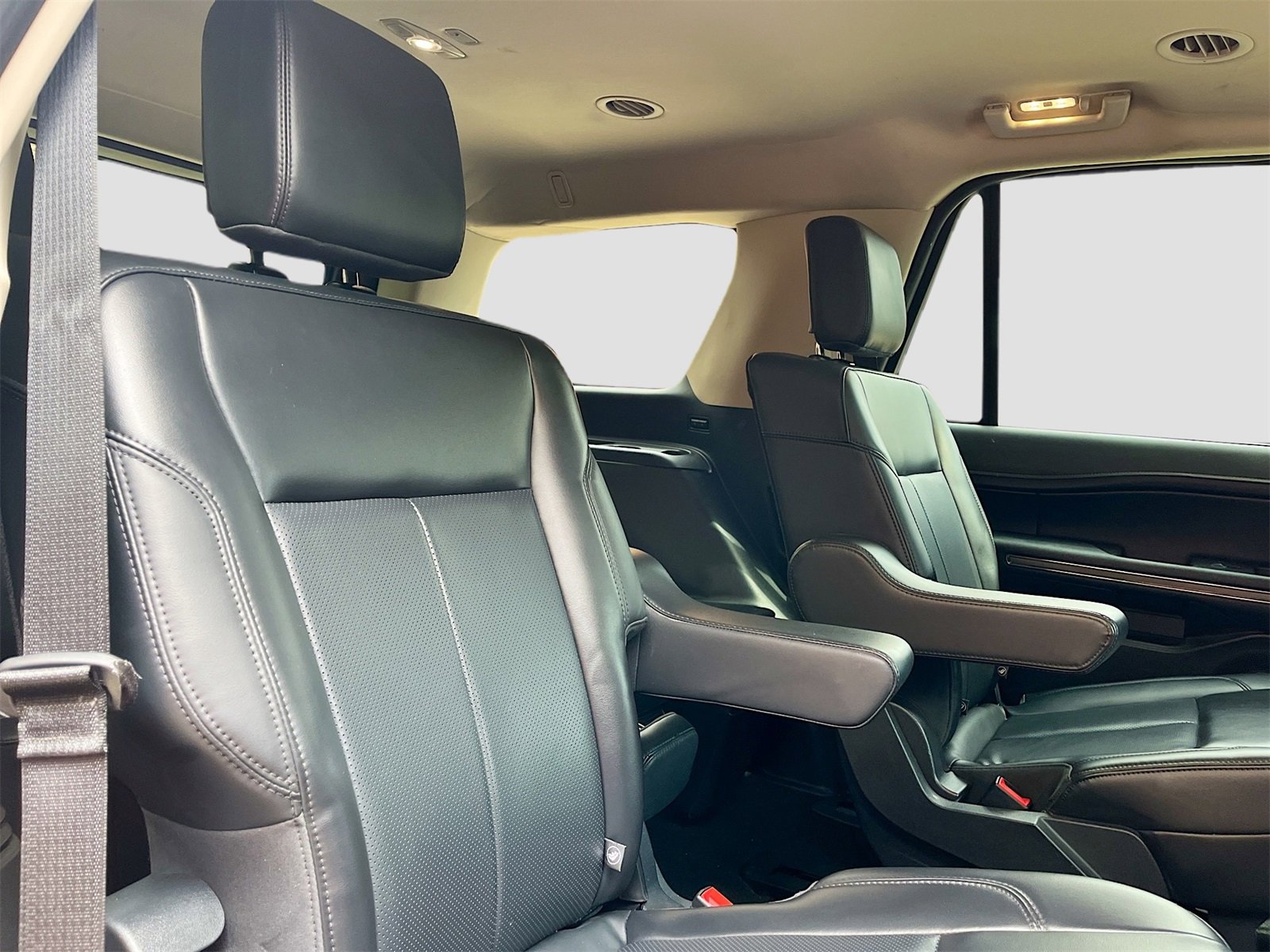 Used 2024 Ford Expedition XLT image 28
