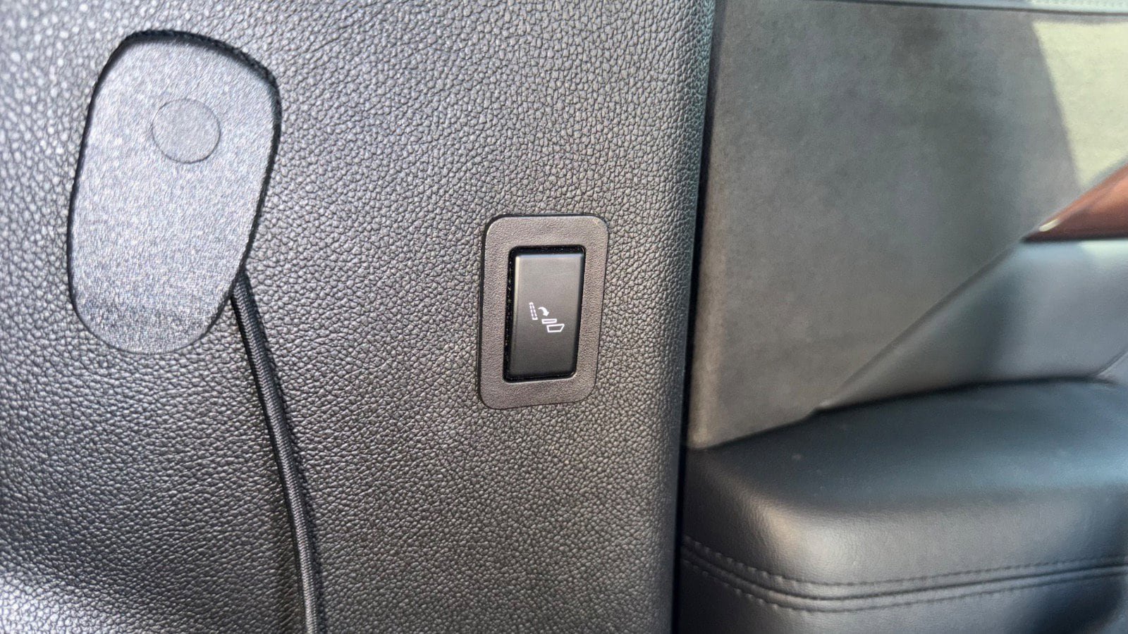 Used 2019 Cadillac Escalade ESV Luxury AWD/4WD image 25