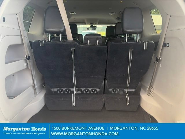 Used 2024 Chrysler Pacifica Touring-L FWD image 27