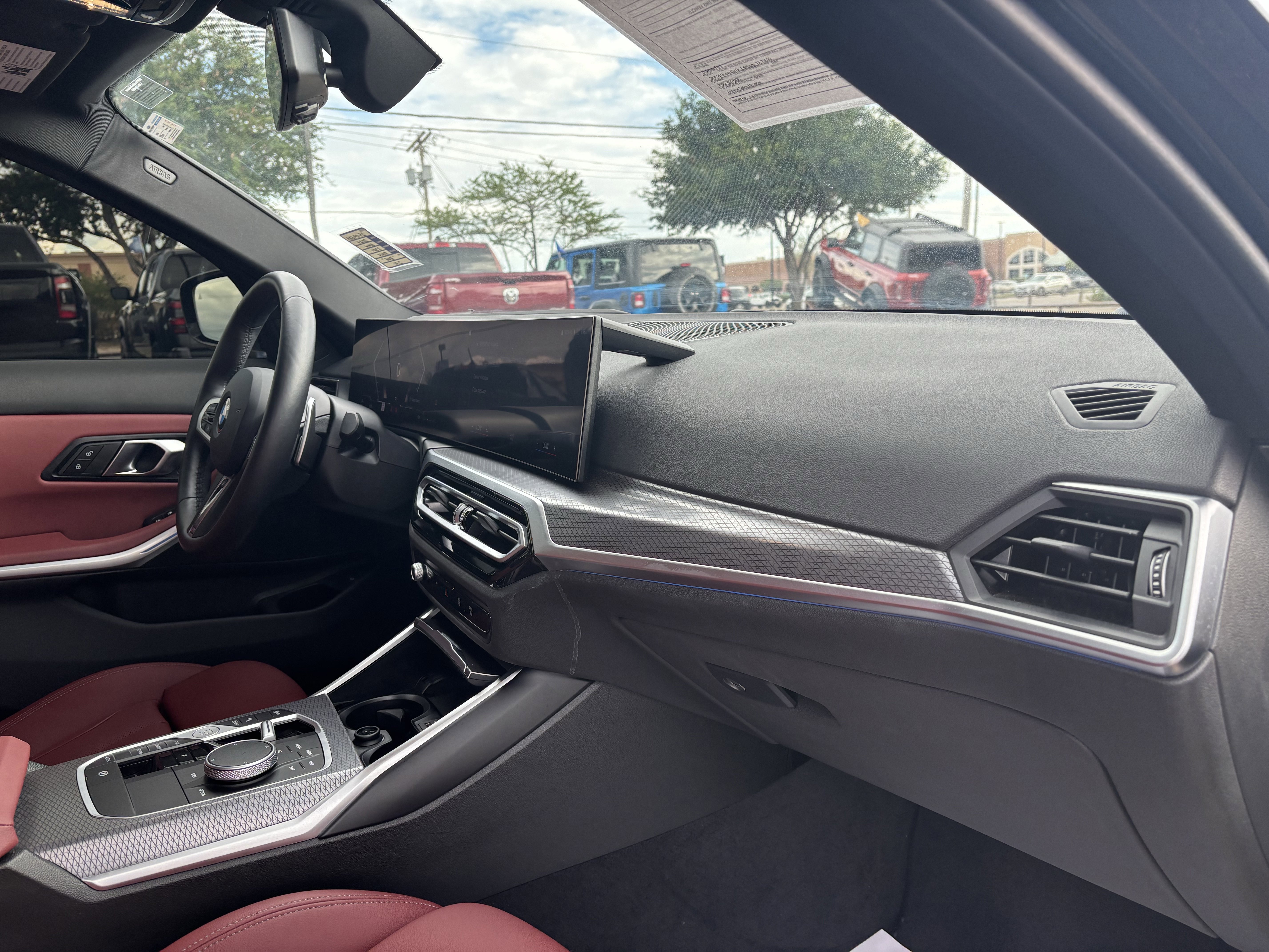 Used 2024 BMW 330i Sedan w/ M Sport Package image 31