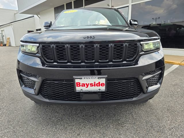 Used 2023 Jeep Grand Cherokee Altitude AWD/4WD image 4
