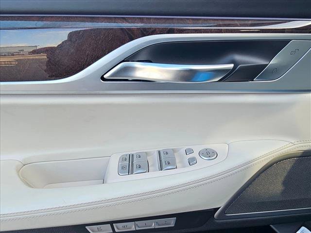 Used 2018 BMW 740e xDrive AWD/4WD image 27