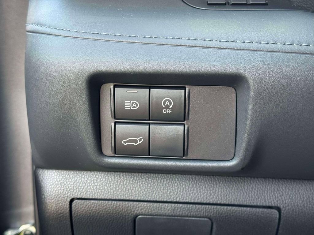 Used 2023 Toyota Highlander XLE image 19