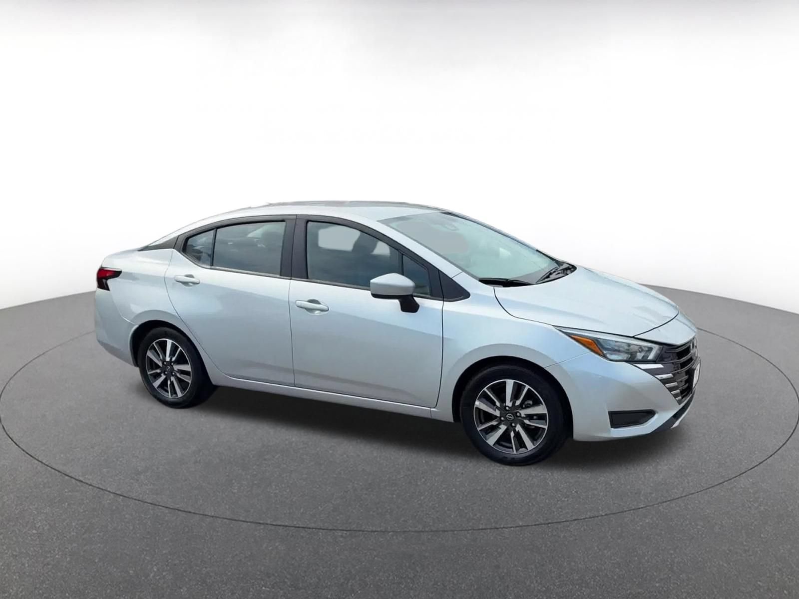 Used 2025 Nissan Versa SV FWD image 2