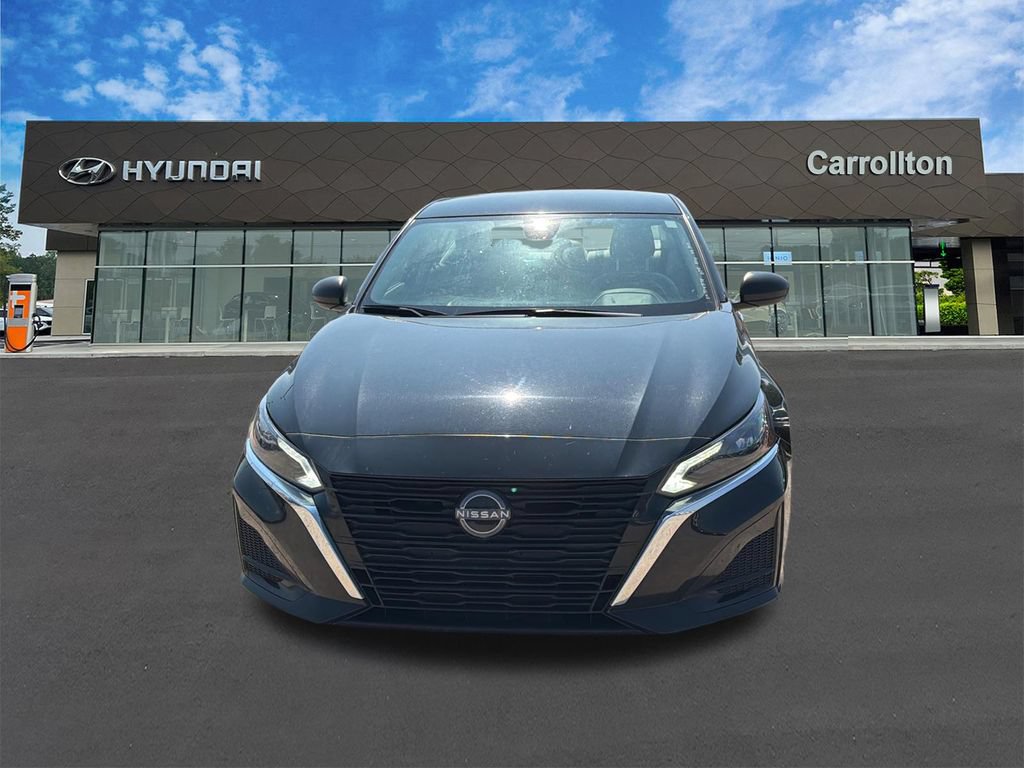 Used 2025 Nissan Altima 2.5 SV FWD image 2