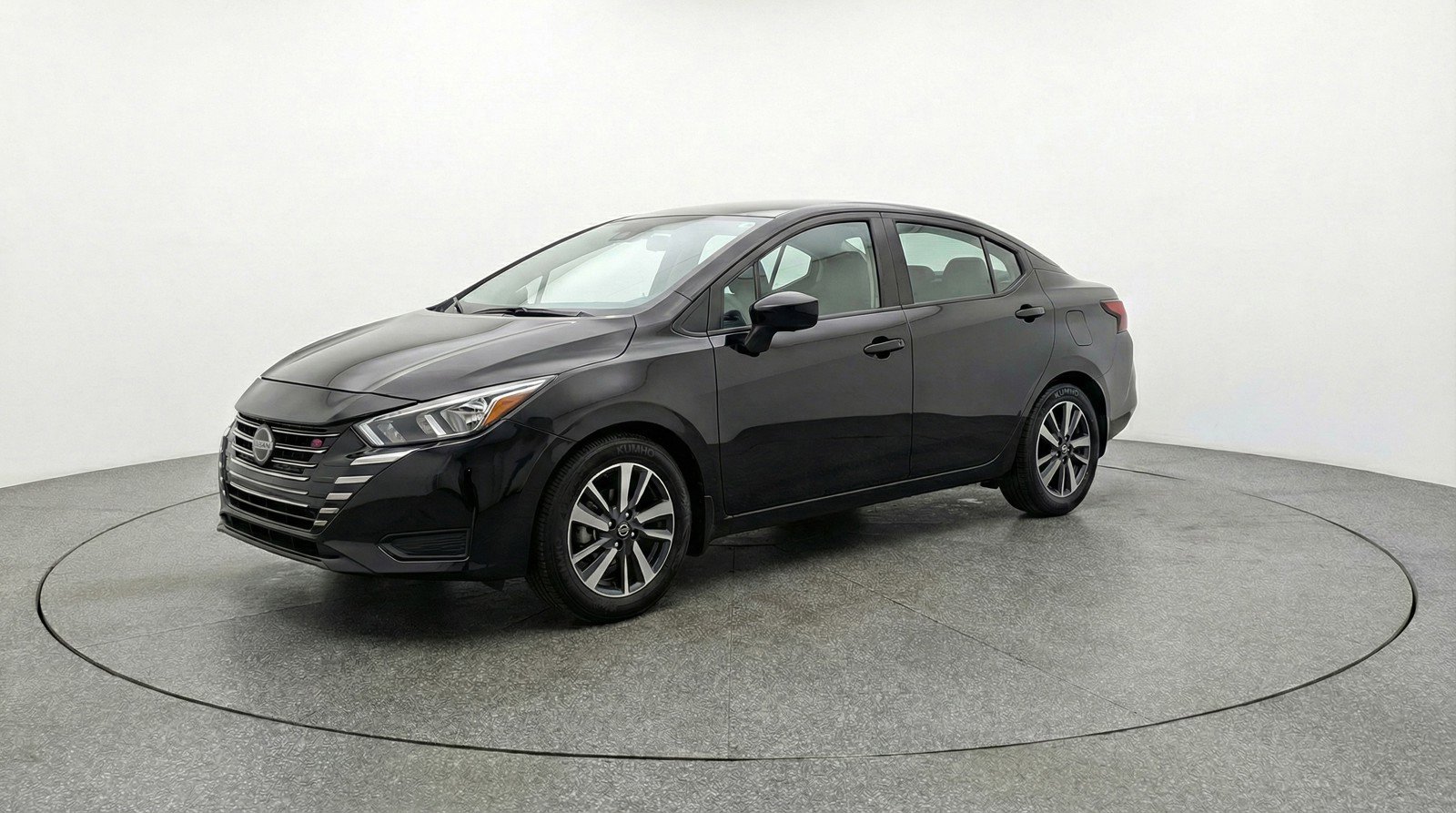 Used 2025 Nissan Versa SV image 3