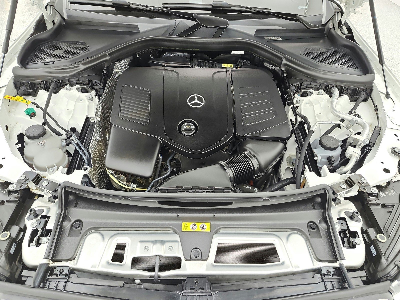 Used 2025 Mercedes-Benz GLC 350e 4MATIC image 17