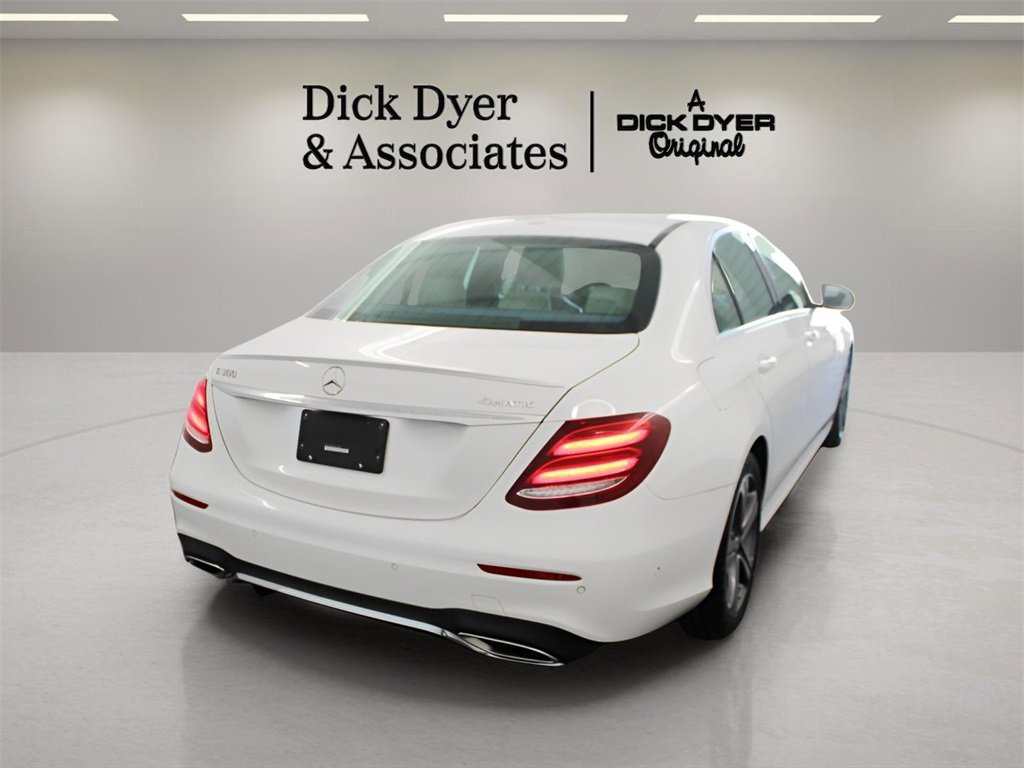 Used 2017 Mercedes-Benz E 300 4MATIC image 2