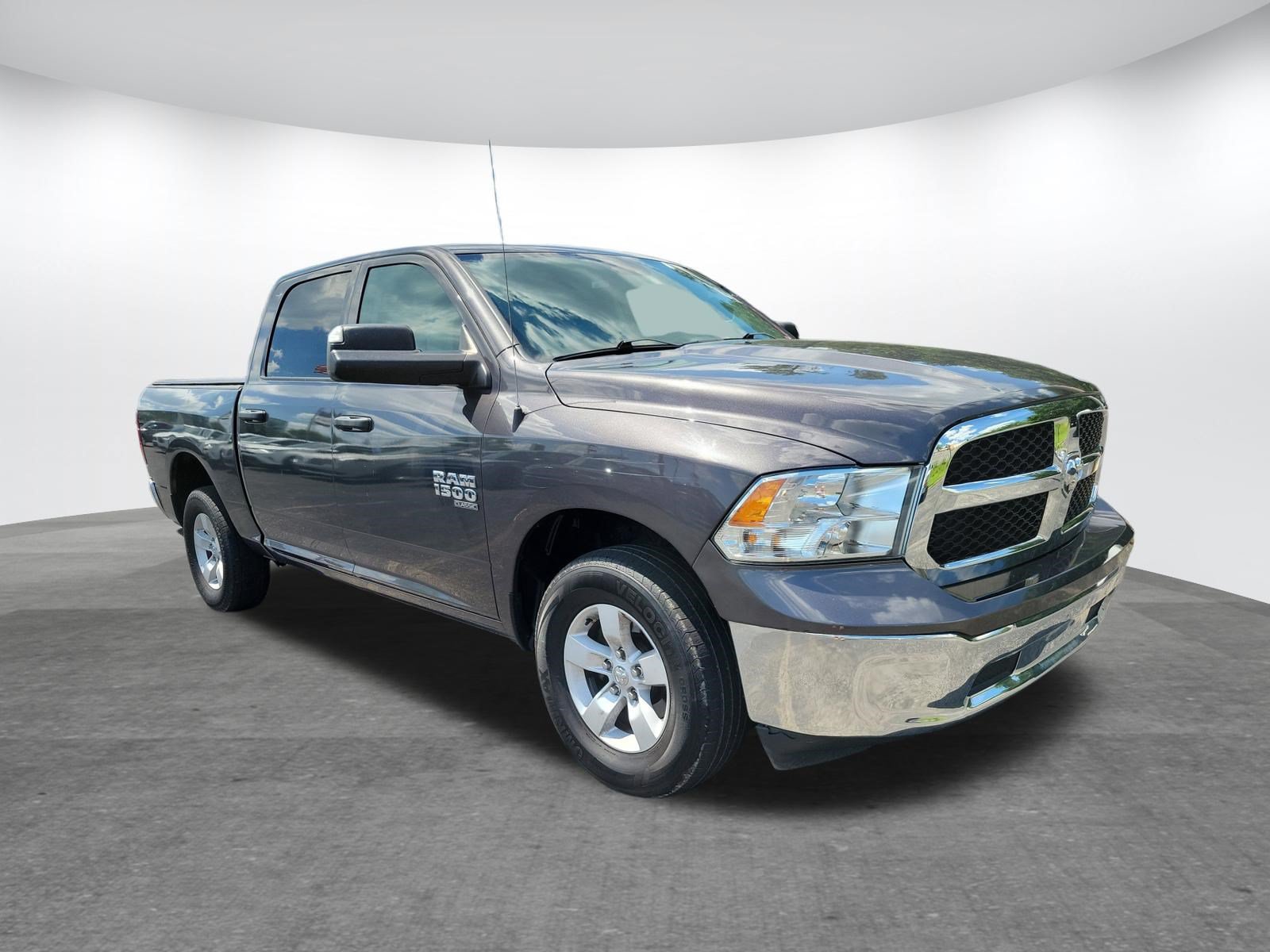 Used 2022 RAM 1500 Classic SLT w/ Electronics Group AWD/4WD image 14