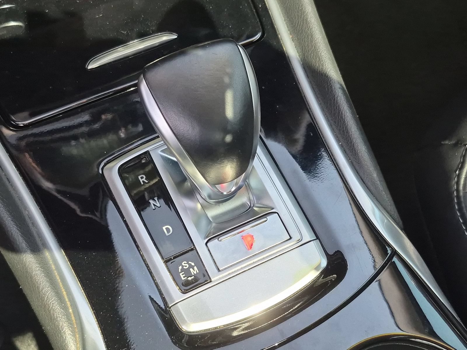 Used 2019 INFINITI QX30 w/ Navigation Package FWD image 24