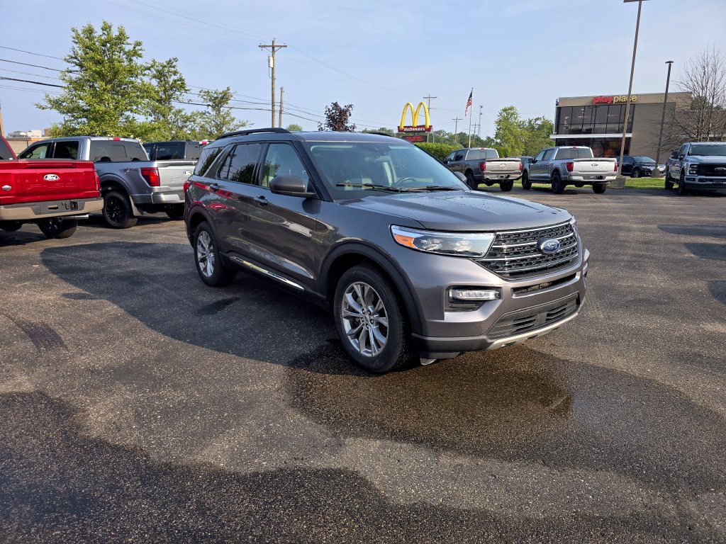 Certified 2023 Ford Explorer XLT w/ Equipment Group 202A AWD/4WD image 7