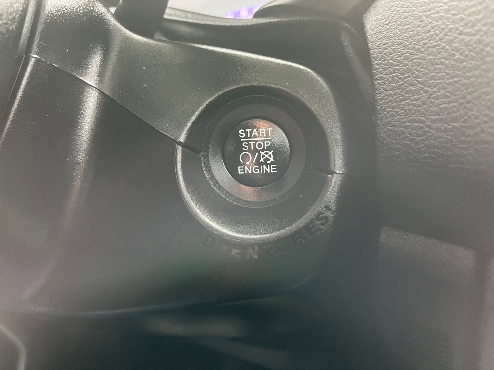 Used 2020 Jeep Renegade Latitude w/ Cold Weather Group image 30