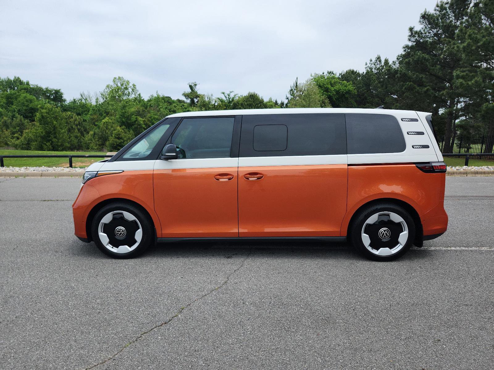 Used 2025 Volkswagen ID. Buzz Pro S Plus AWD/4WD image 2