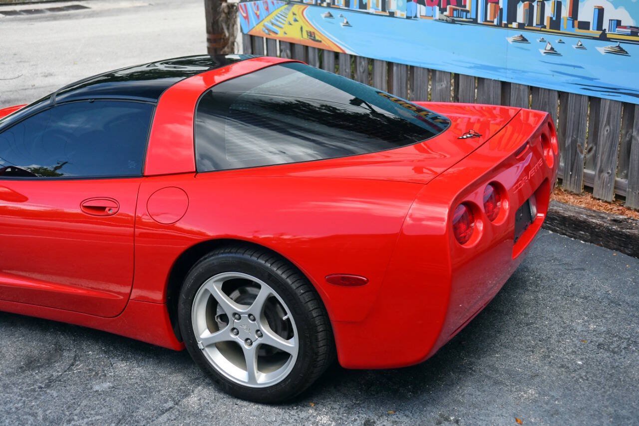 Used 2004 Chevrolet Corvette Coupe w/ Roof Package RWD image 10