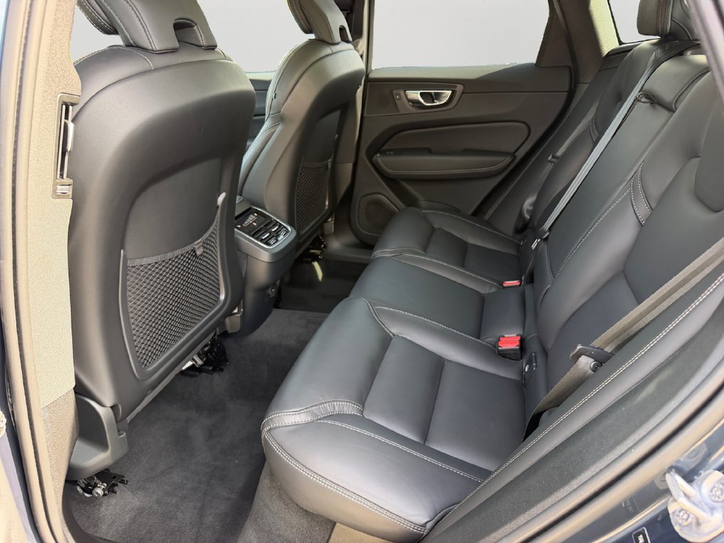 Certified 2024 Volvo XC60 B5 Ultimate w/ Protection Package Premier AWD/4WD image 12