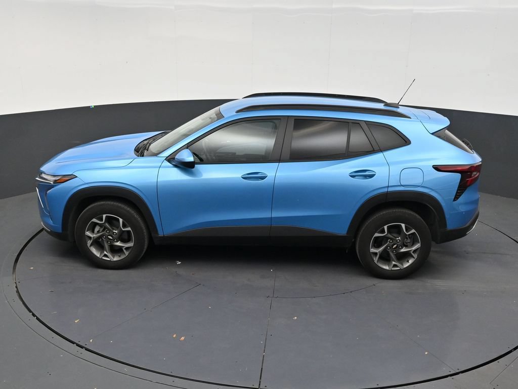 Used 2025 Chevrolet Trax LT FWD image 12
