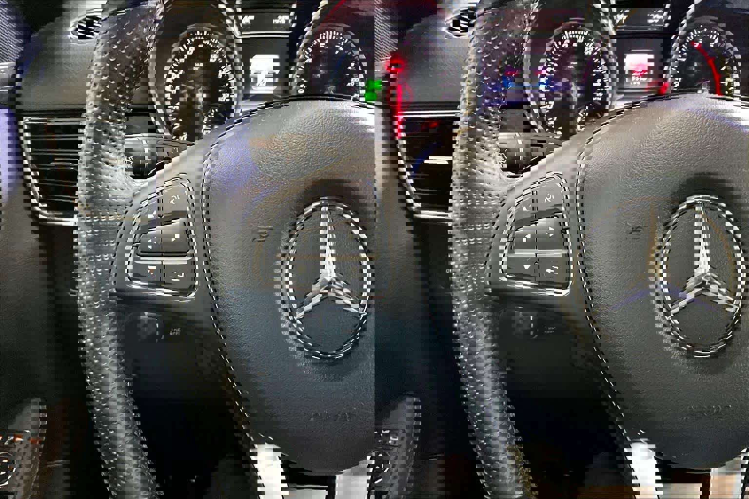 Used 2018 Mercedes-Benz GLE 350 4MATIC image 24