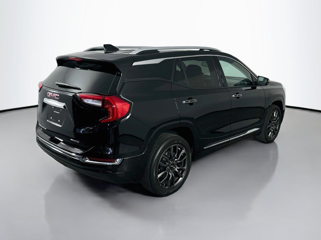 Used 2024 GMC Terrain Denali w/ Black Diamond Edition AWD/4WD image 7