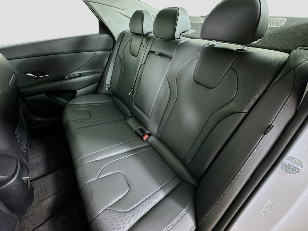 Certified 2025 Hyundai Elantra Limited image 26