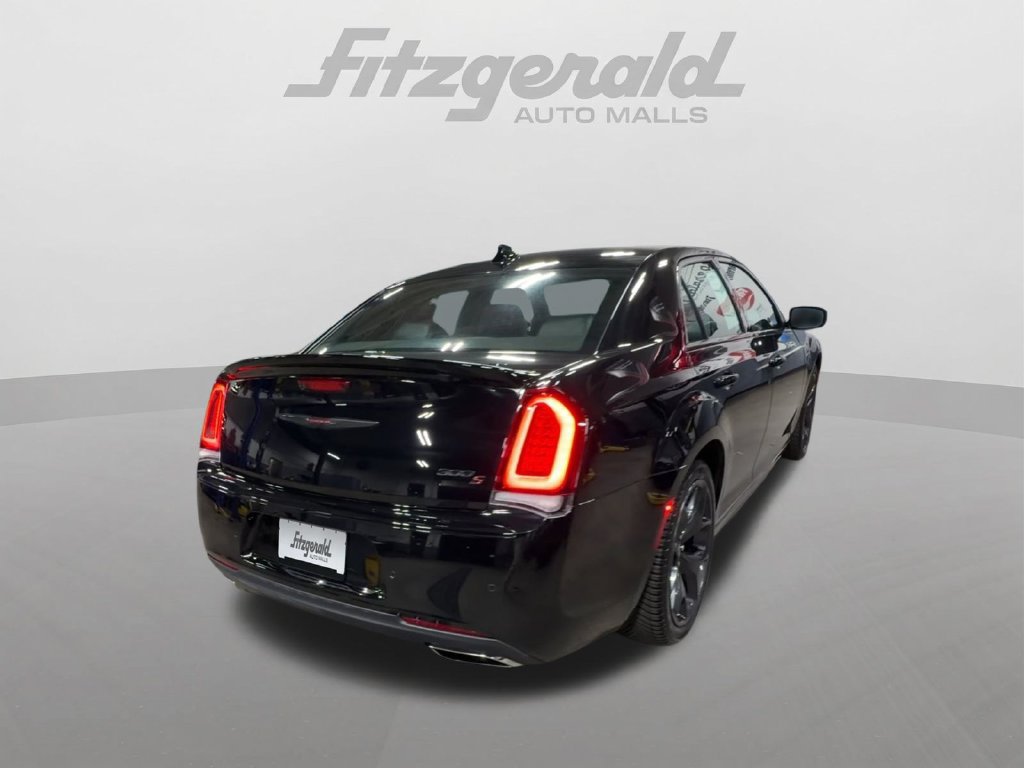 Used 2023 Chrysler 300 S w/ Comfort Group RWD image 8