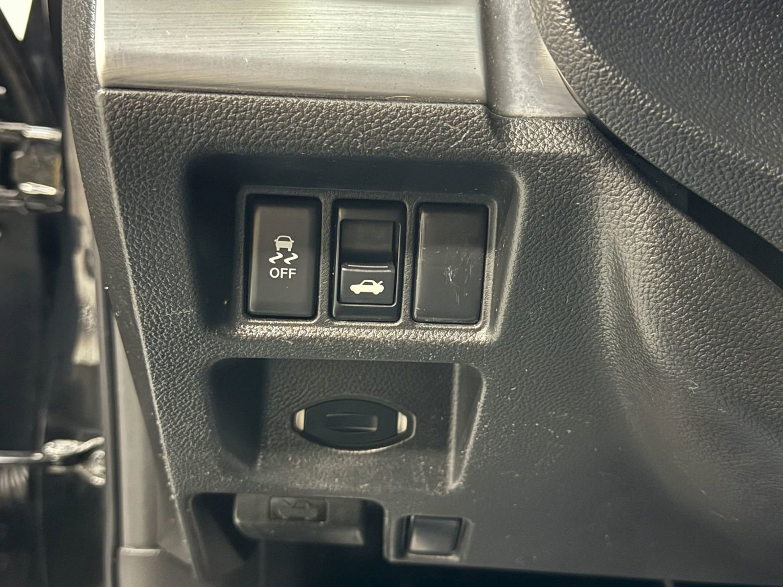 Used 2011 INFINITI G37 Journey image 26