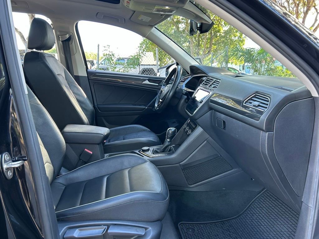 Used 2018 Volkswagen Tiguan SEL Premium image 41