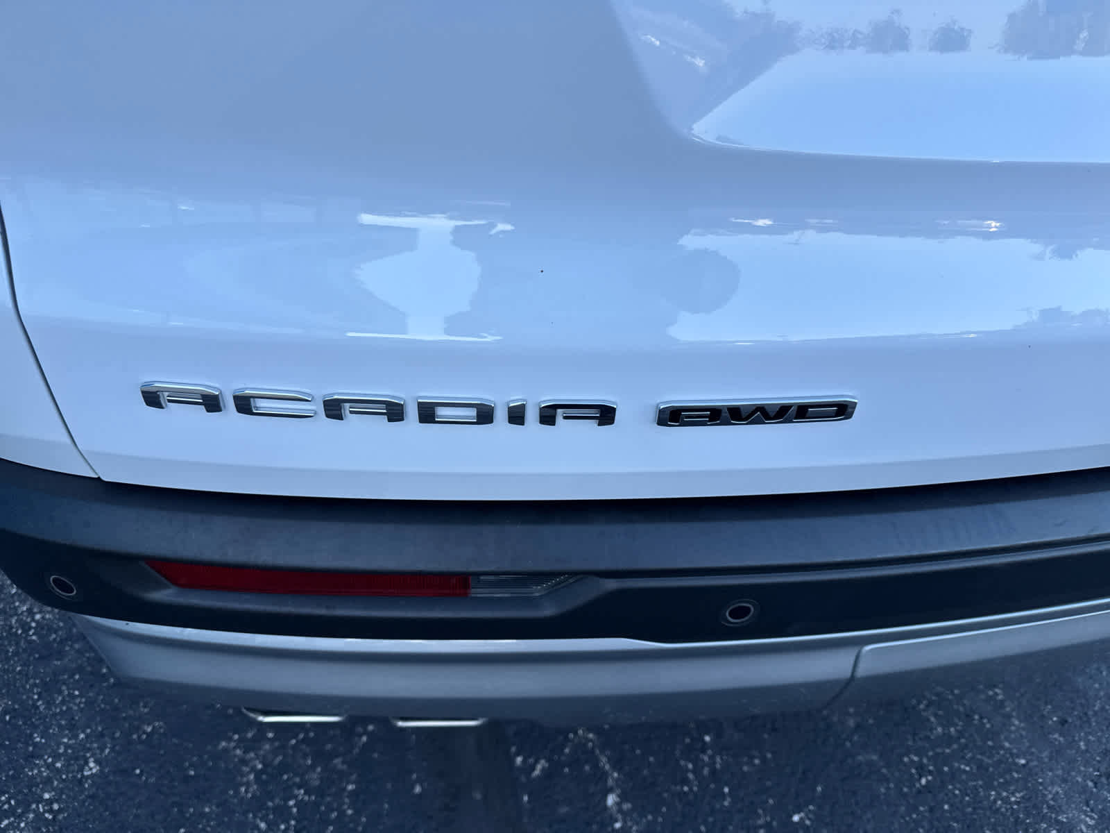 Used 2025 GMC Acadia Elevation image 18