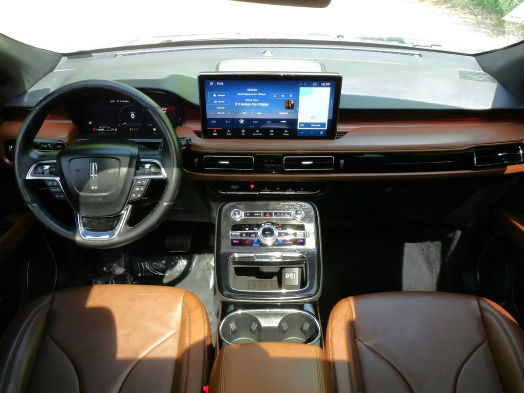Used 2023 Lincoln Nautilus Reserve AWD/4WD image 17