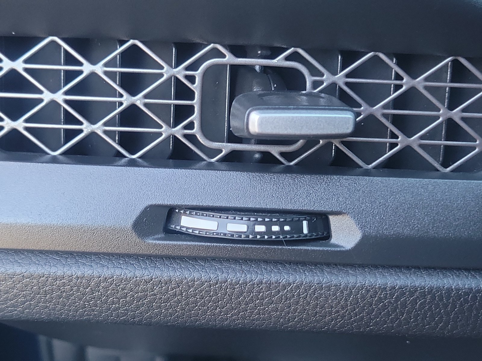Used 2023 Honda Accord EX image 19