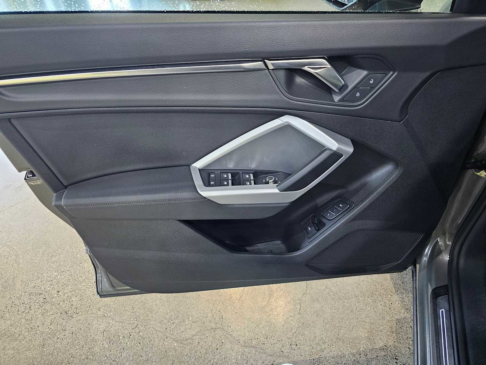 Used 2023 Audi Q3 2.0T Premium w/ Convenience Package image 22