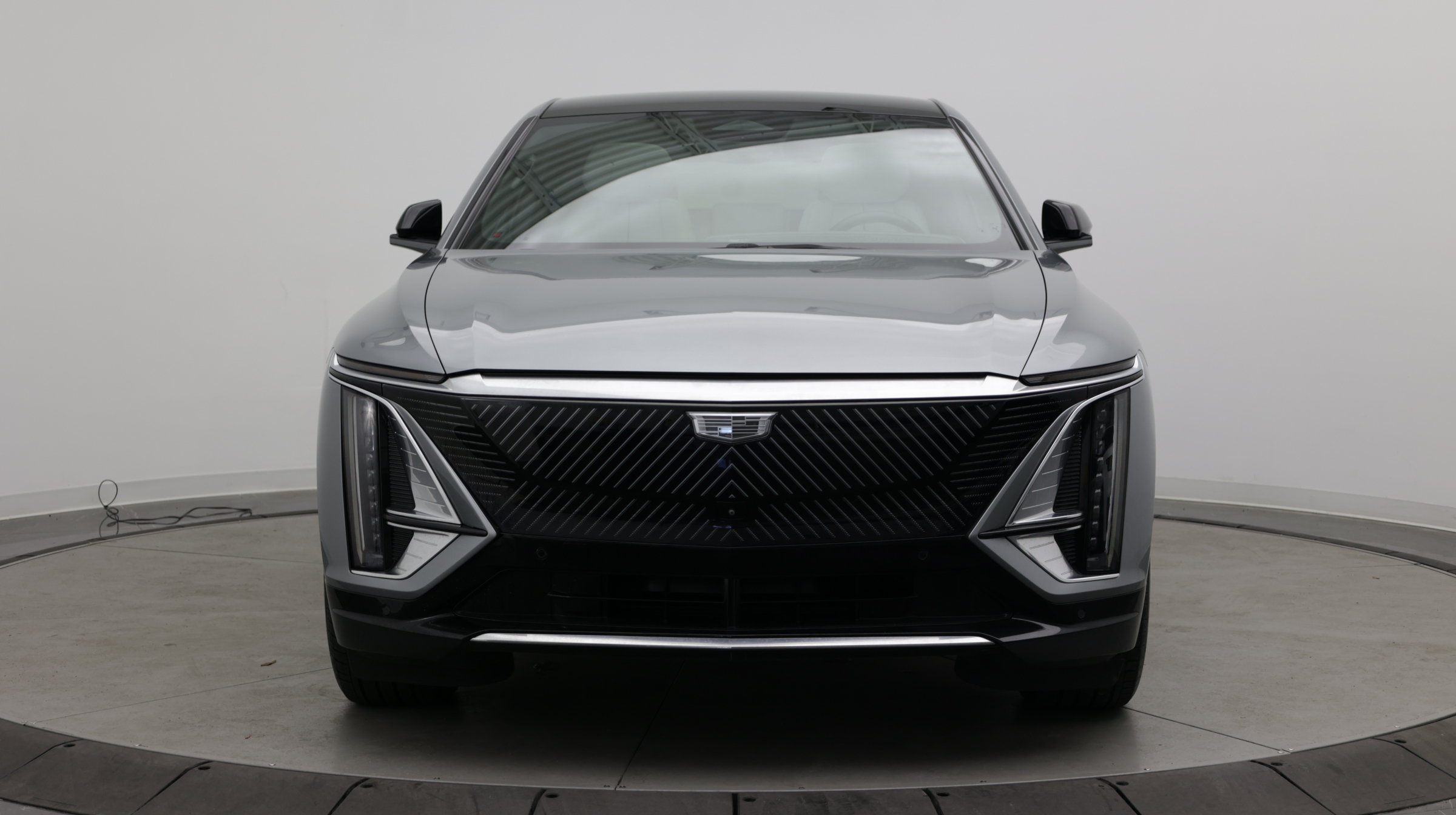 Used 2024 Cadillac Lyriq Luxury RWD image 2