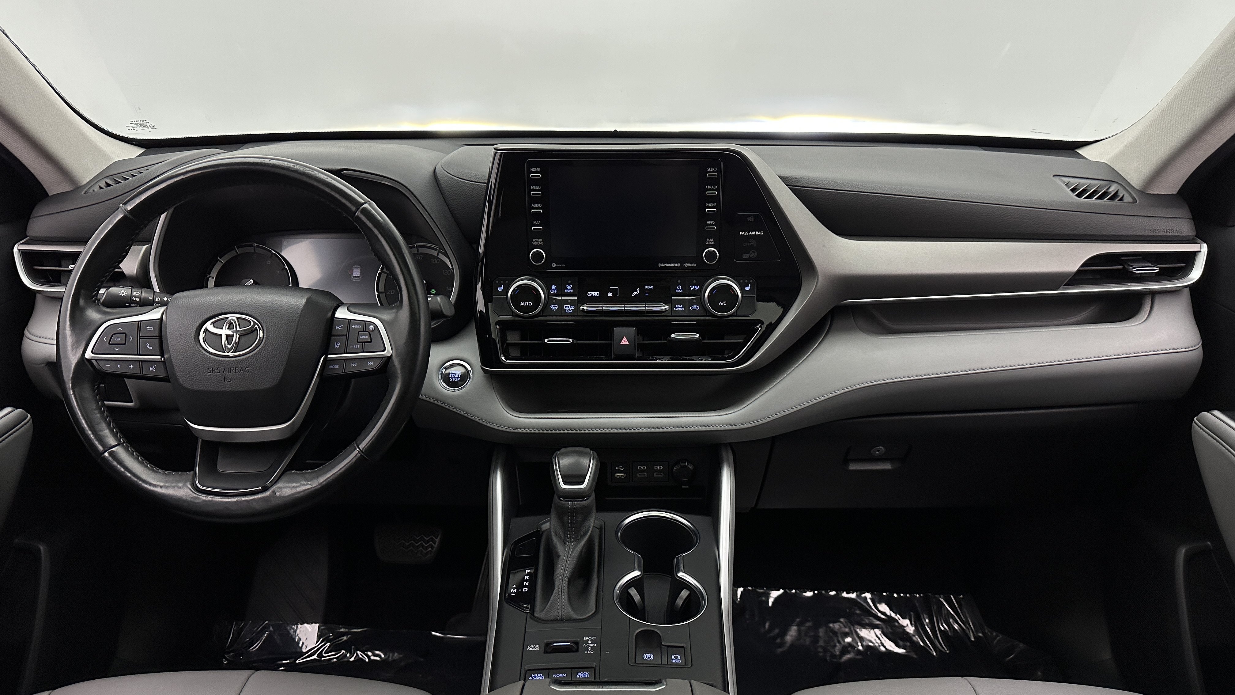 Used 2022 Toyota Highlander XLE AWD/4WD image 28