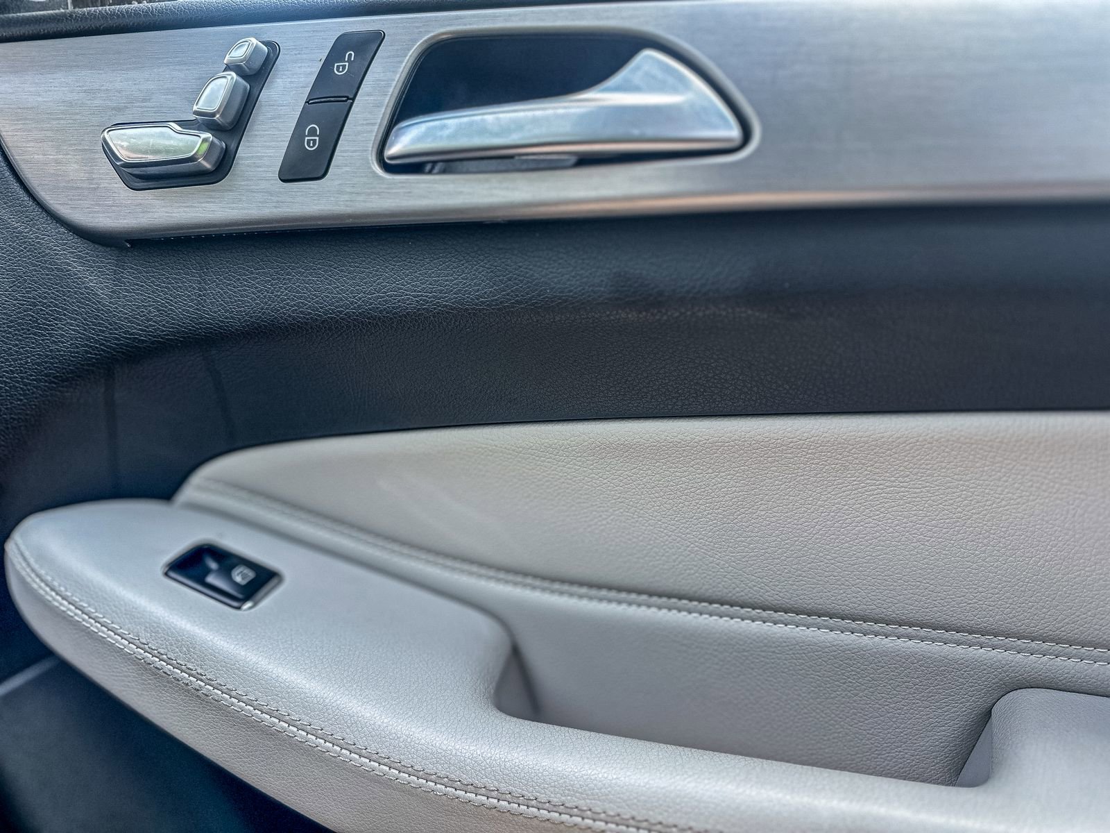 Used 2018 Mercedes-Benz GLE 350 w/ Premium 2 Package image 22