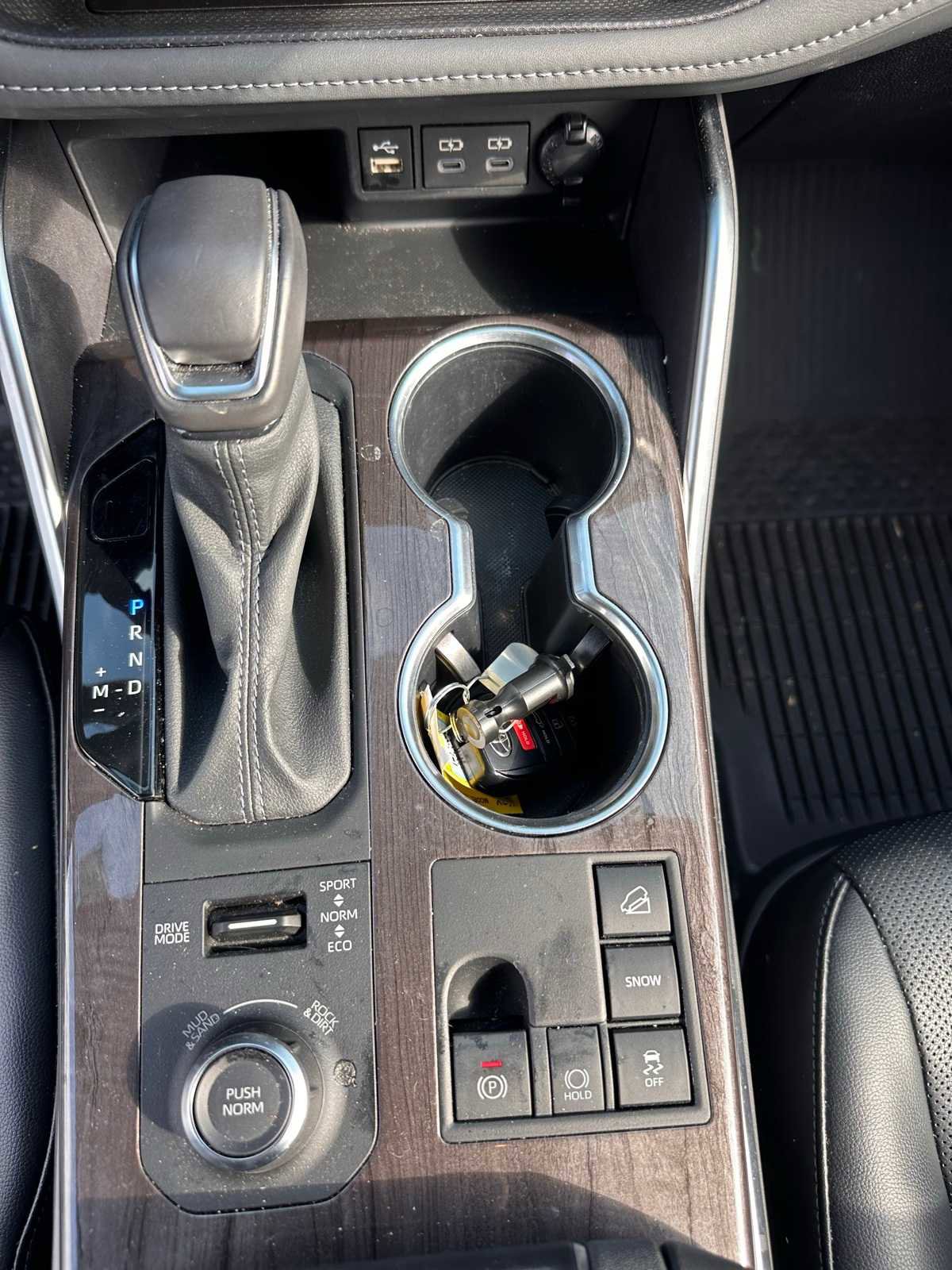 Used 2024 Toyota Highlander Platinum image 18