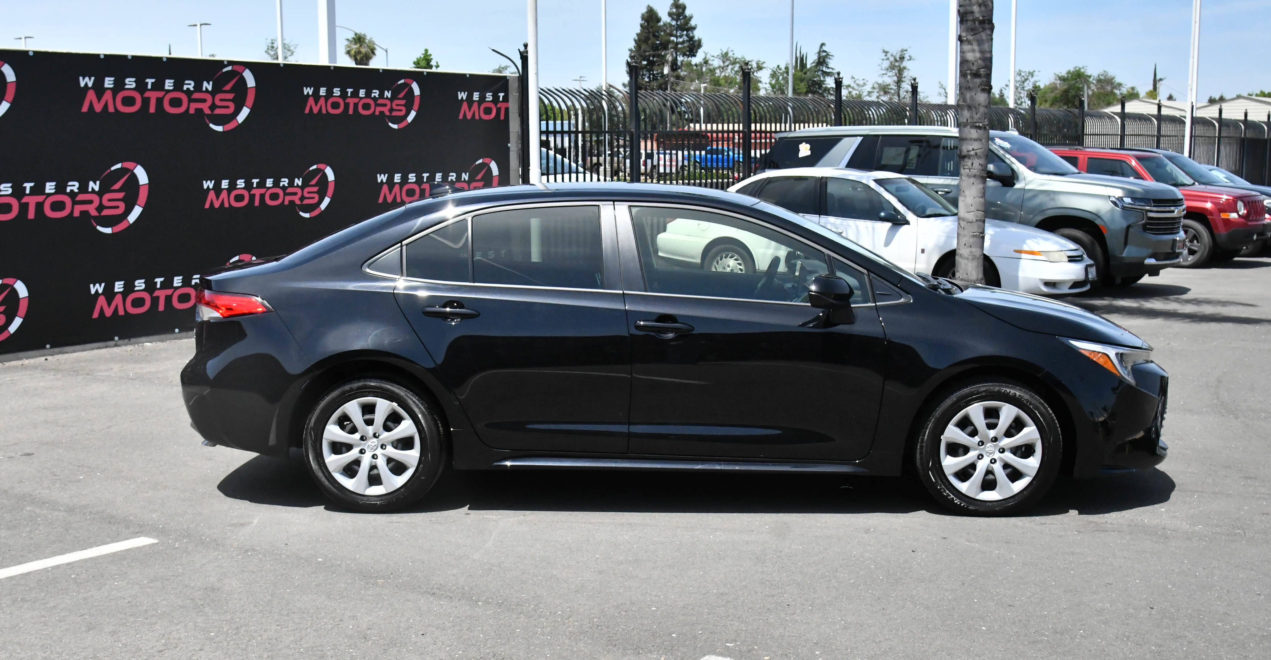 Used 2025 Toyota Corolla LE w/ Convenience Package FWD image 9