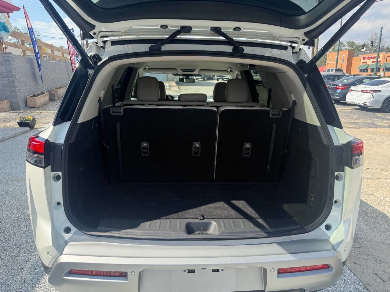Used 2023 Nissan Pathfinder SL image 10
