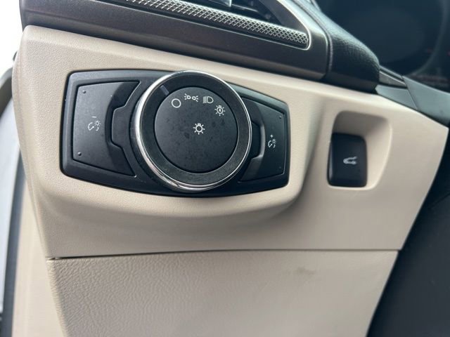 Used 2017 Ford Fusion SE image 10