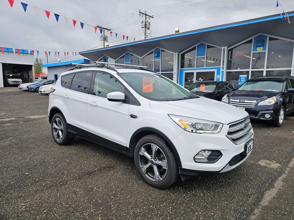 Used 2017 Ford Escape SE w/ Equipment Group 201A image 1