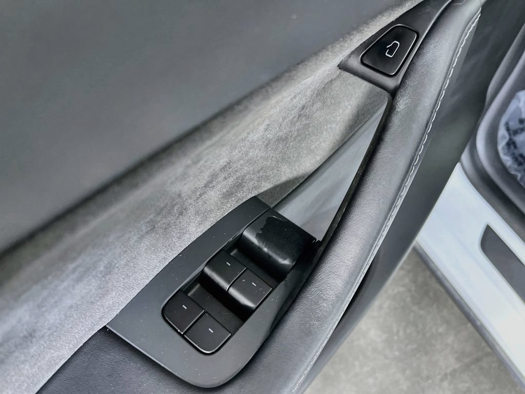 Used 2021 Tesla Model Y Long Range AWD/4WD image 23