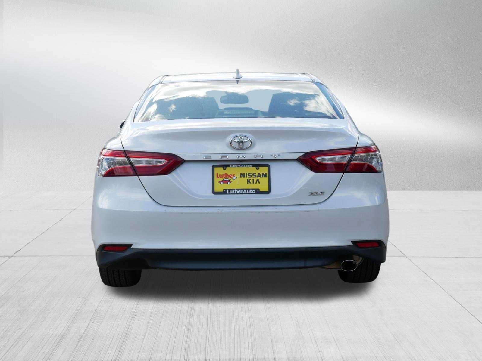 Used 2019 Toyota Camry XLE FWD image 6
