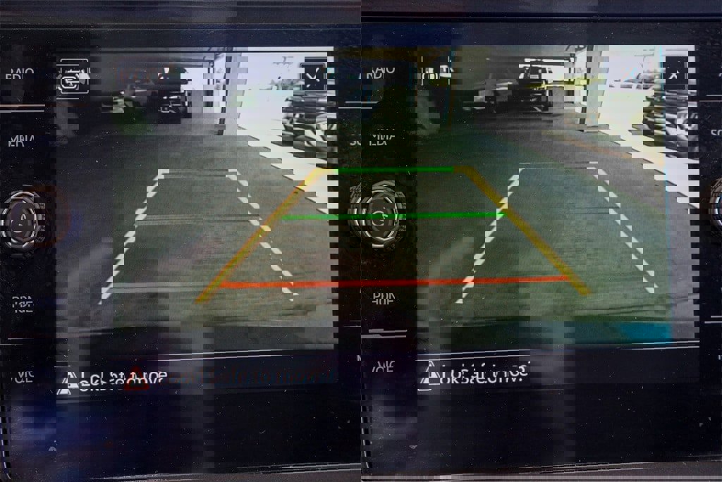 Used 2022 Volkswagen Tiguan SE image 12